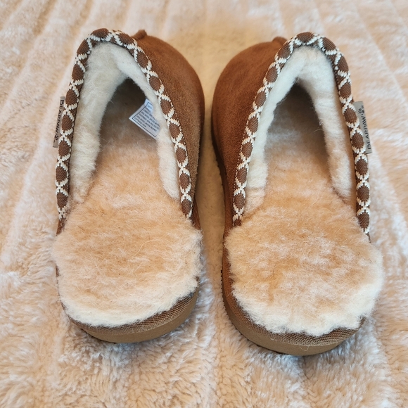 Bearpaw Brown Suede Women's Slippers - Picture 4 of 8
